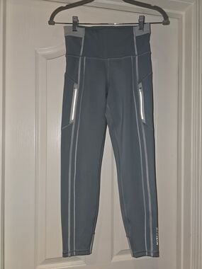 Athleta Light Sage Green Rainier Evolve 7/8 Tights